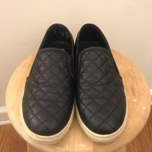 Ecentrcq Steve Madden Quilted Slip On Sneaker